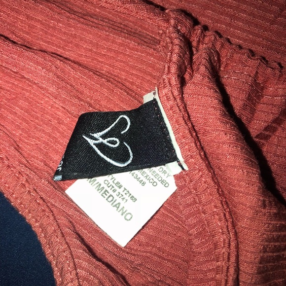 Halter top - Picture 3 of 3